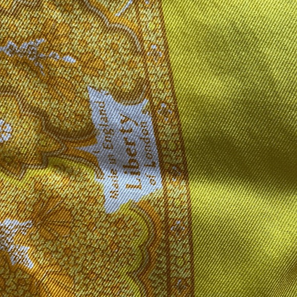 Vintage Liberty of England pure silk scarf - Picture 2 of 4